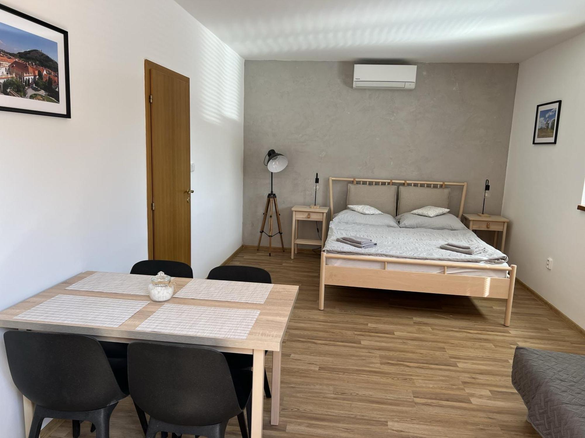 Pension Микулов Экстерьер фото